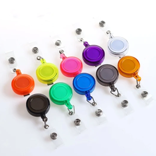 حامل بطاقة بلاستك بألوان جميلة قابل للسحب(50حبة)