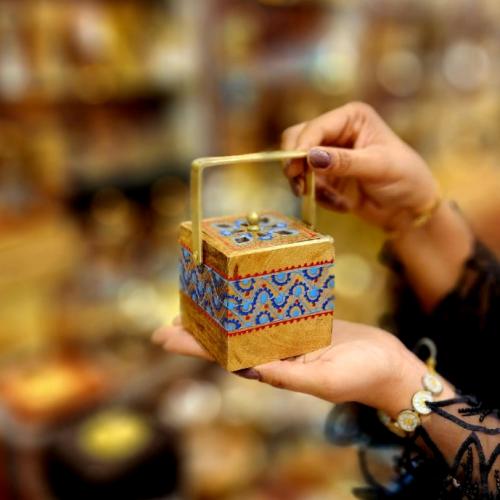 مبخرة شعر خشبي ملون