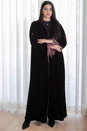 عباية مخمل مع دانتيل فرنسي برغندي