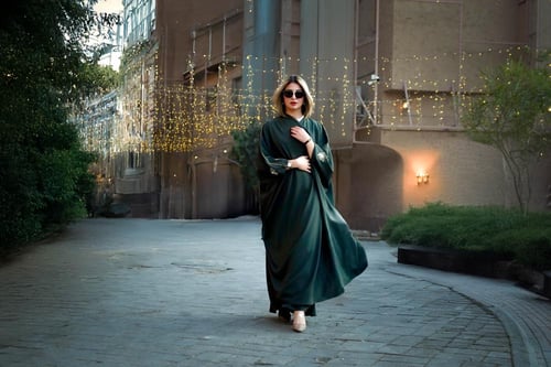 عباية البشت الأنيق باللون الزيتي