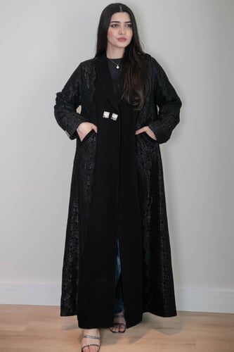عباية الكريب بالدانتيل (سواد فاحم)