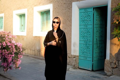 عباية البشت الأنيق باللون الأسود