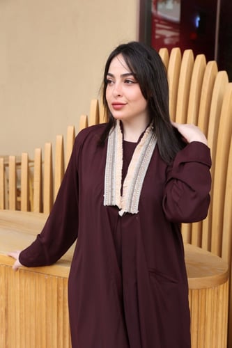 عباية كريب مزينة بكلفة يدوي لون عودي