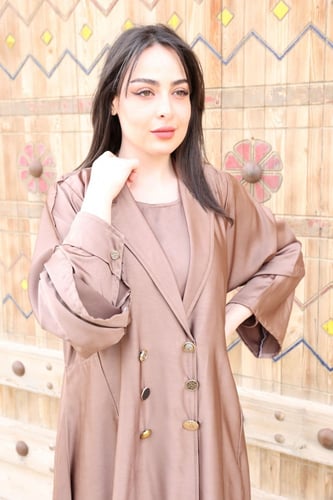 عباية جاكيت حرير مزينة بازارير لون بني