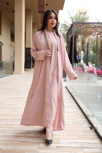 عباية كريب مزينة بكلفة يدوي لون وردي
