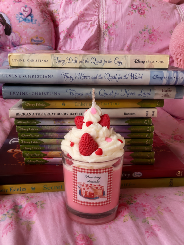 Strawberry scented candle