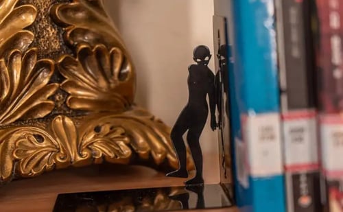 حامل كتب كونان | CONAN