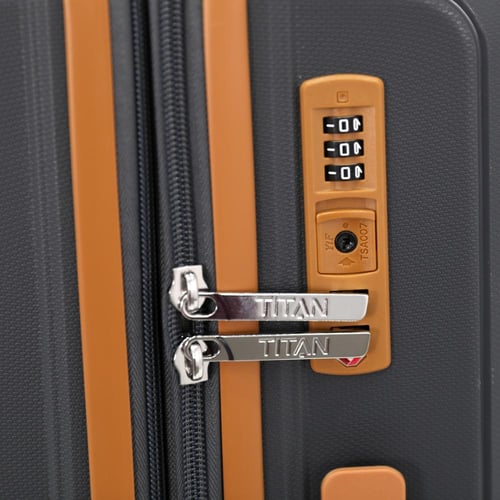 طقم حقائب ماركة تيتان