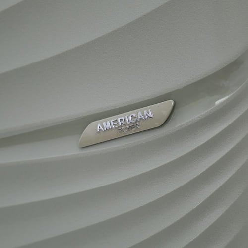 حقيبة سفر مقاس صغير ماركة امريكان فلاير