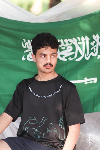 تيشيرت اليوم الوطني - نحلم ونحقق