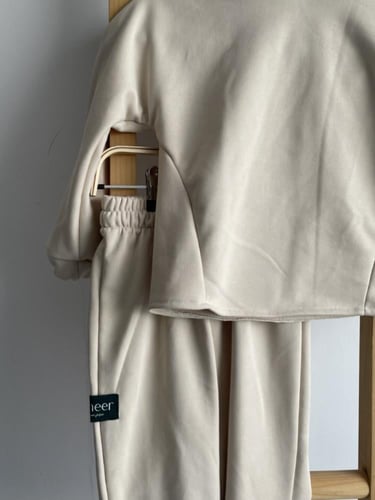 طقم أجنحه هودي و بنطلون