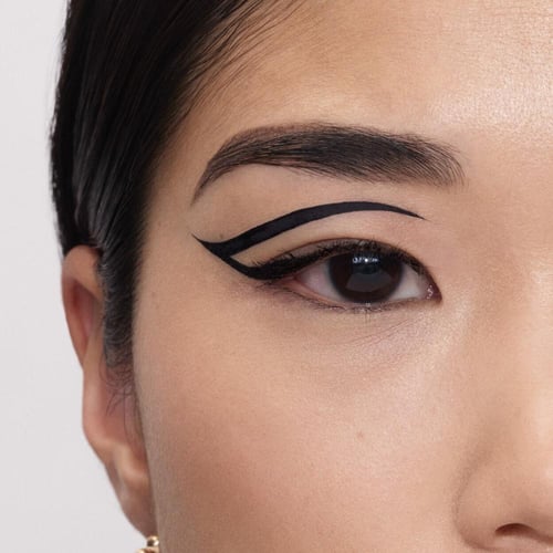 كحل اسود من سيفورا عالي الدقة يدوم طويلا