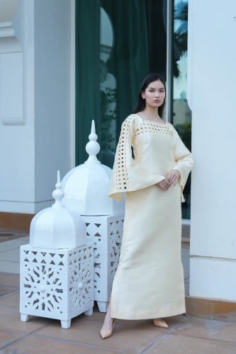 جلابيه تفتا مع فتحات بشكل هندسي