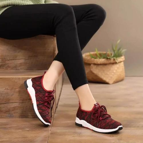 سبورت شوز خفيف ومريح ، بألوان جذابه