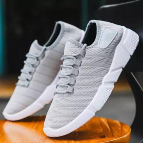 حذاء رياضي رجالي عملي ومريح ..