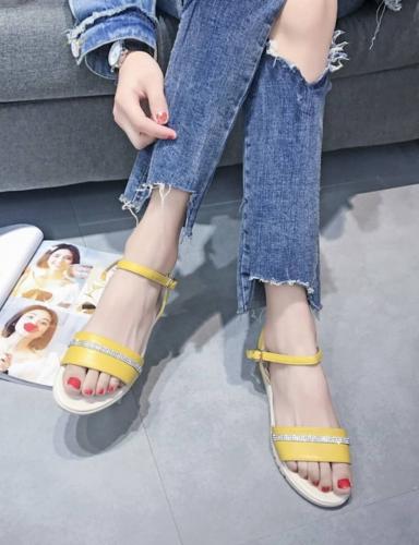 صندل ناعم بشريط من الكريستال ، خفيف ومريح