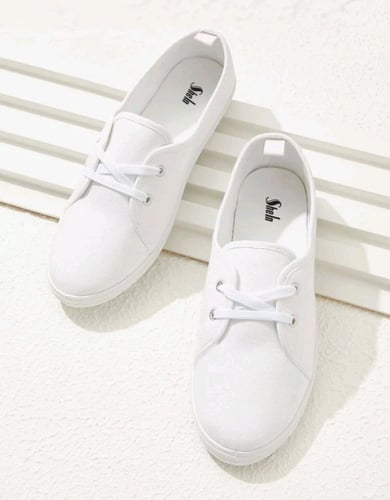 حذاء مسطح بتصميم رياضي مريح