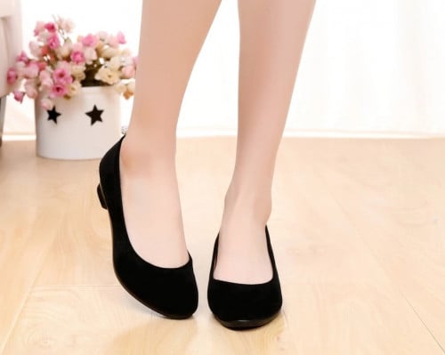 حذاء جميل من المخمل بكعب صغير مريح ،