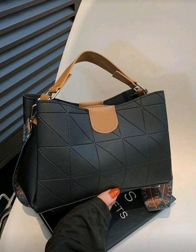 حقيبة يد وكتف انيقه من الجلد