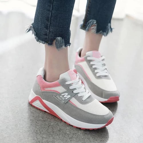 حذاء رياضي جميل وانيق