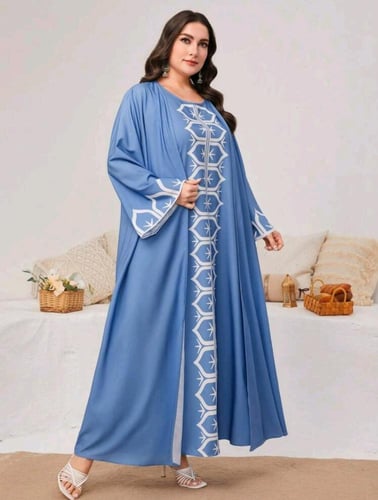 طقم أنيق من فستان مع عبايه .