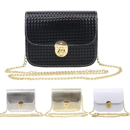 حقيبة صغيرة وأنيقة ، بألوان جذابة ...