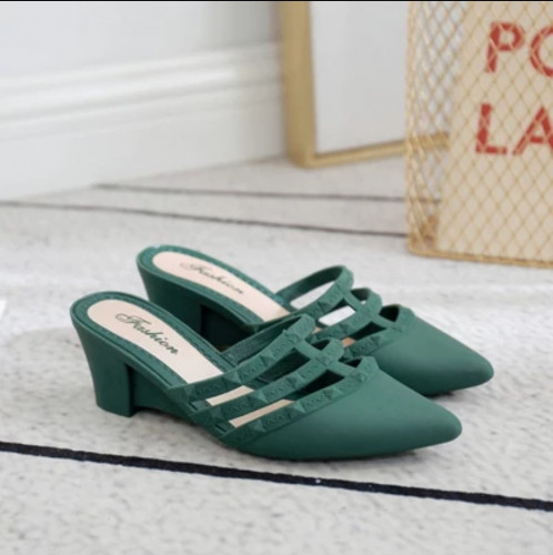 حذاء ناعم بكعب صغير ،