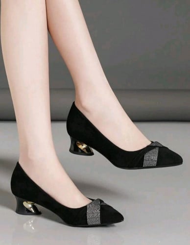 حذاء ناعم وانيق .