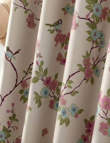 ستارة مشجرة بالأزهار ،