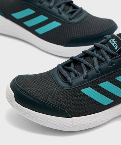 حذاء رياضي من ( اديداس ) الأصلي