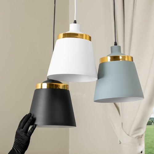 ثريا علاقية ابيض مع اطار ذهبي لامع