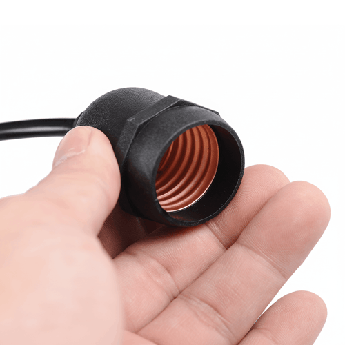 عقد لمبات باللون الأسود