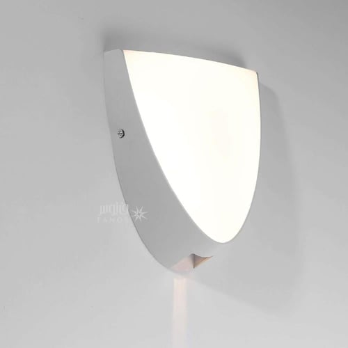 كشاف سور مثلث بلون ابيض وإنارة بيضاء