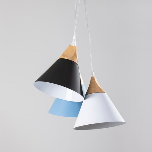 ثريا علاقي ابيض مع قطعة خشبية جمالية