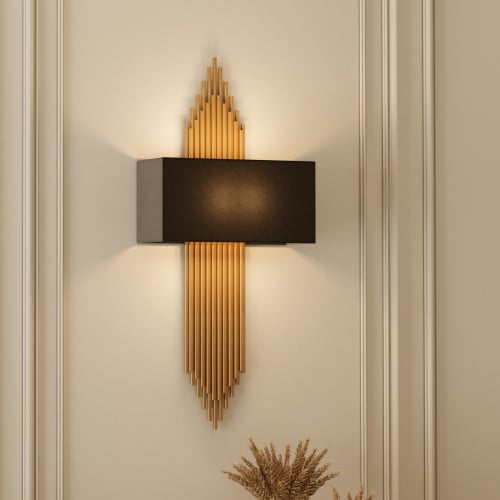 ثريا جدار بجرم معدني ذهبي مع قمع قماشي أسود