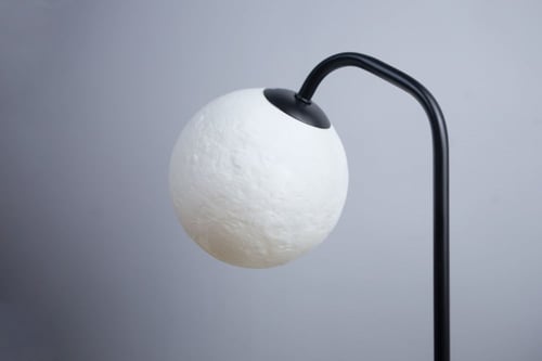 ابجورة طاولة أنيقة شكل القمر بلون اسود