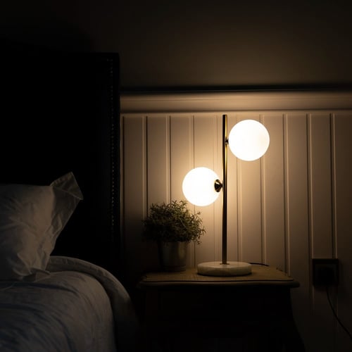 ابجورة طويلة مع كرتين مضيئتين