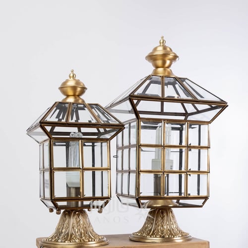 فانوس ذهبي أرضي صغير باللون الذهبي