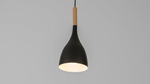 معلقه سوداء صغيرة