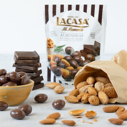 لوز مغطى بشوكولا دارك خالي من الغلوتين وزيت النخيل...