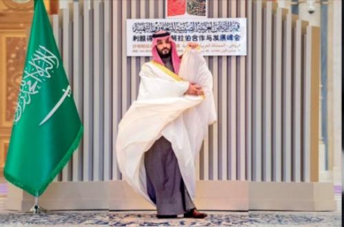 صوره يوم التأسيس للقزاز الأمامي والخلفي