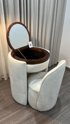 تسريحة بمسكه ليزر باللون البيج