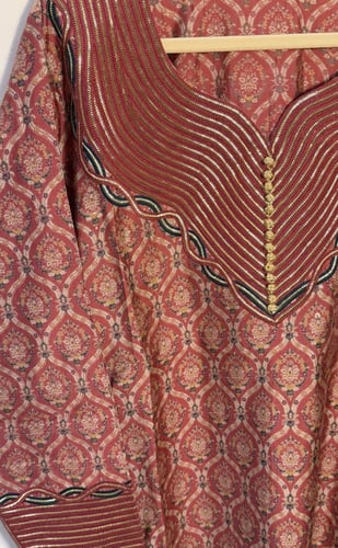 جلابيه تلَي مع فصمه نسائي ( ميديم )