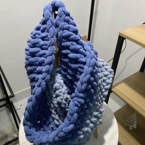 شال من صوف البوفي