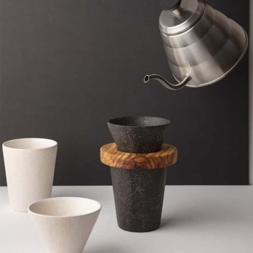 طقم تحضير قهوة حجري بقاعدة خشبية