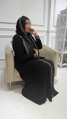 عباية سوداء كريب كوري بتفاصيل التفتة الناعمة وكلفة...