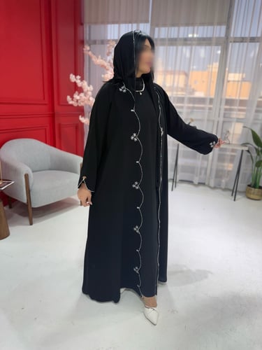 عباية كريب ملكي سوداء بتطريز يدوي ذهبي فاخر (هاند...