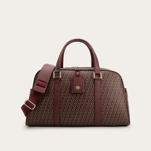 A spacious bag suitable for your trips in an oud color