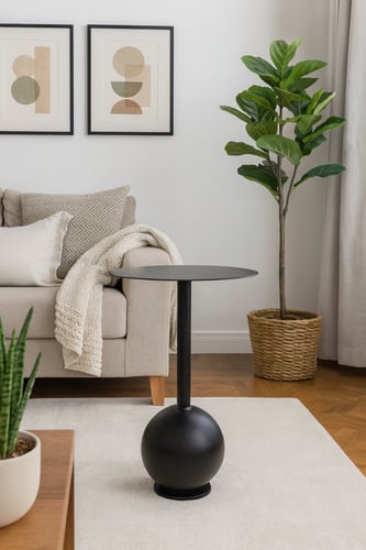 طاولة جانبية