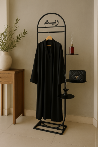 علاقة ملابس بالاسم